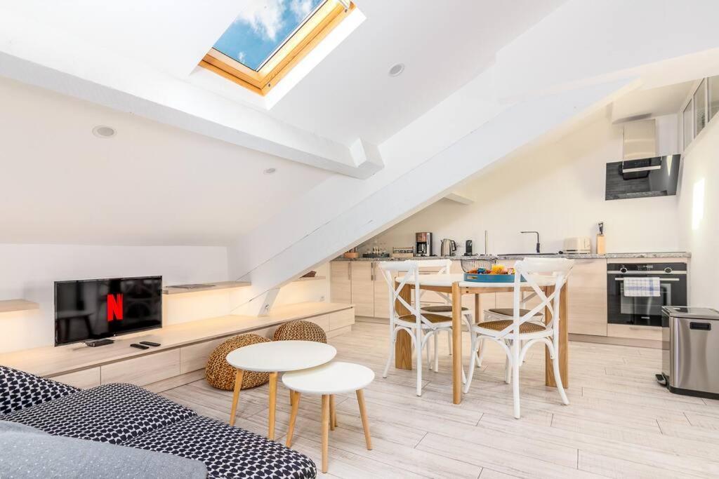 Luxury 3 Bd Aptment With Sea View Appartement *
